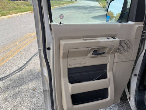 2009 Ford E-Series E-350 SD XLT