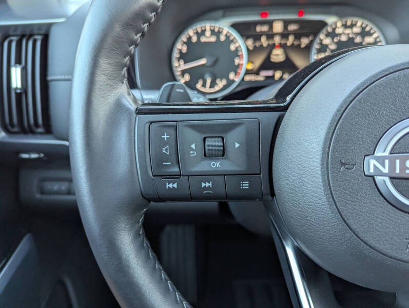 2024 Nissan Pathfinder SL