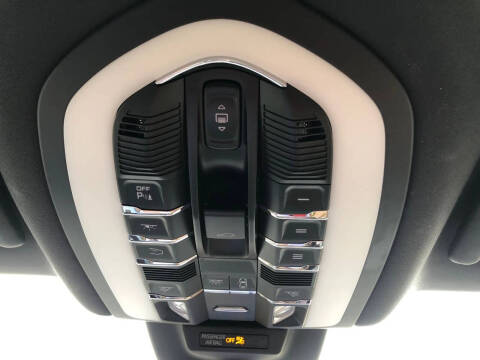 2022 Porsche Macan S