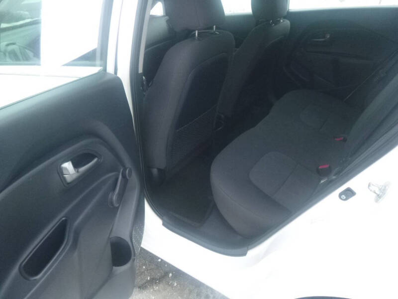 2014 Kia Rio 5-Door LX