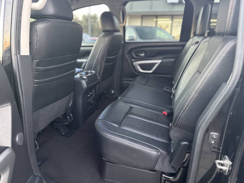 2017 Nissan Titan SL