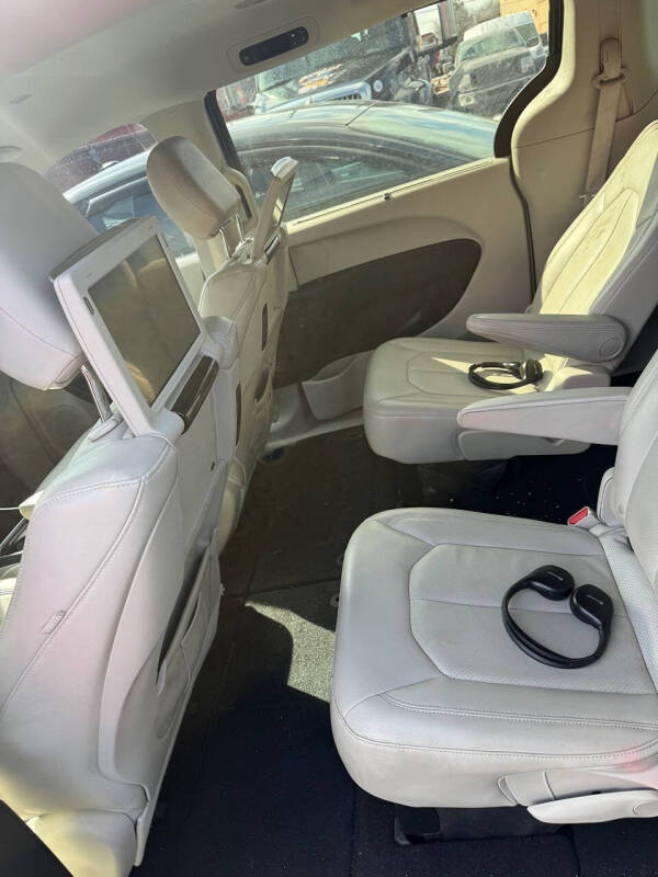 2017 Chrysler Pacifica Touring-L Plus