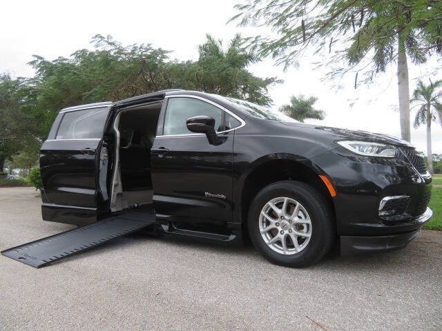 2022 Chrysler Pacifica Touring L