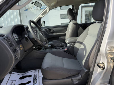 2005 Ford Escape XLS