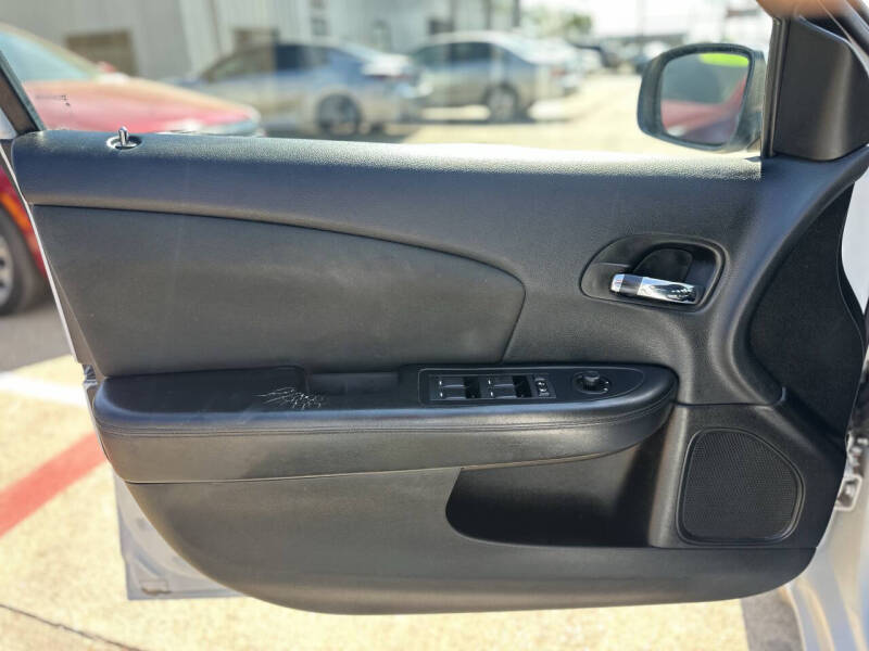 2013 Chrysler 200 LX