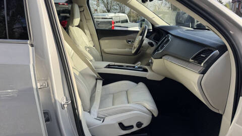 2023 Volvo XC90 Recharge T8 Ultimate Bright Theme 6P