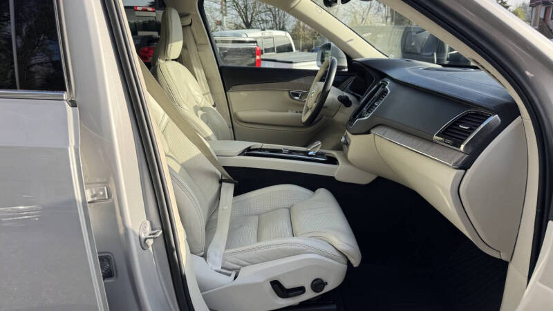 2023 Volvo XC90 Recharge T8 Ultimate Bright Theme 6P