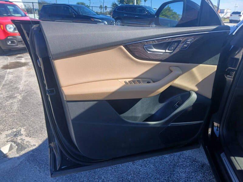 2019 Audi Q8 quattro Premium Plus 55 TFSI