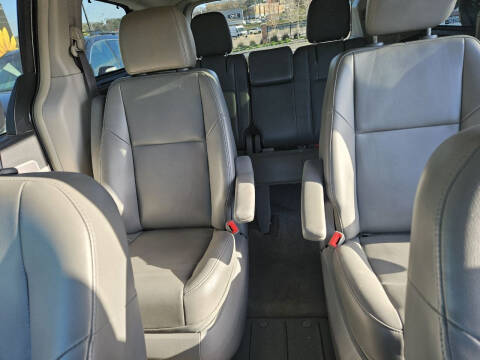 2012 Volkswagen Routan SE