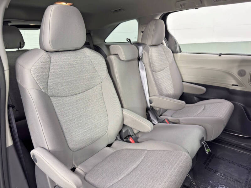 2021 Toyota Sienna LE 8-Passenger