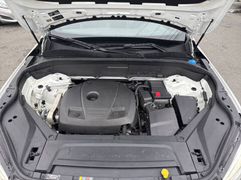 2017 Volvo XC90 T6 R-Design