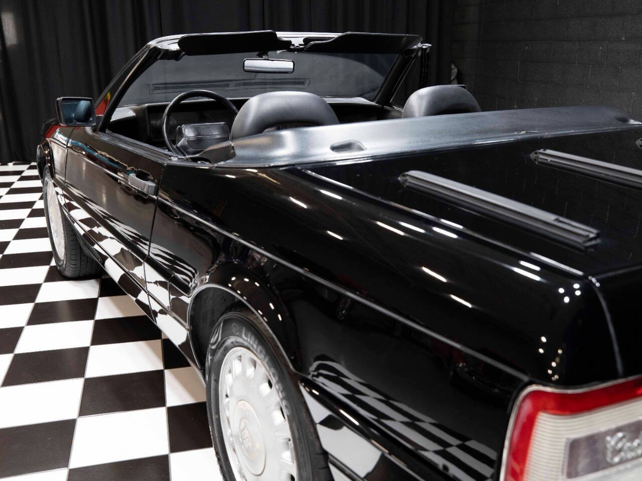 1992 Cadillac Allante 24