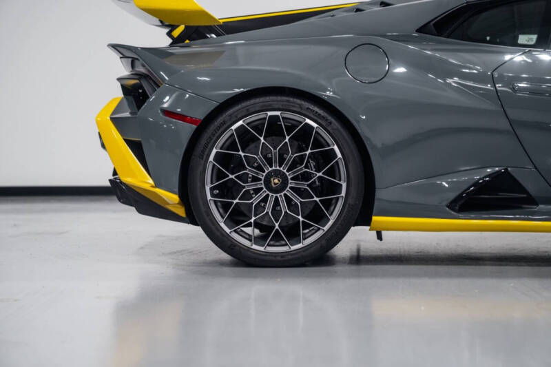 2023 Lamborghini Huracan STO