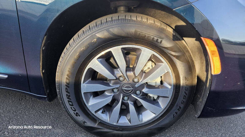 2023 Chrysler Pacifica Plug-In Hybrid Limited