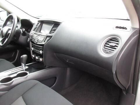 2017 Nissan Pathfinder SV