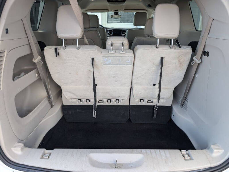 2017 Chrysler Pacifica Touring-L