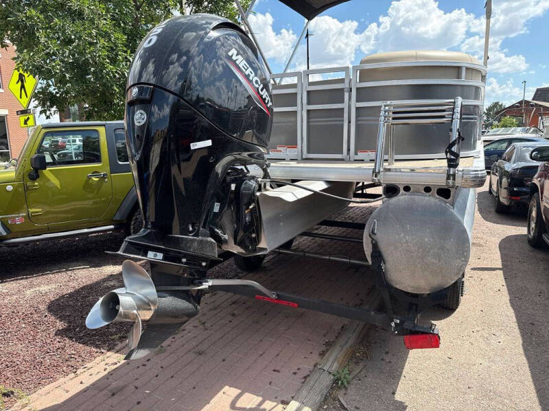 2024 Sun Tracker SPB22RF