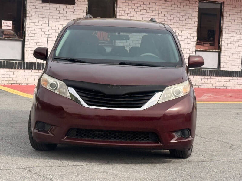 2013 Toyota Sienna LE 8-Passenger