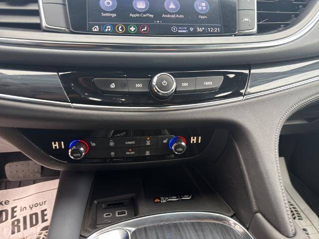 2023 Buick Enclave Essence