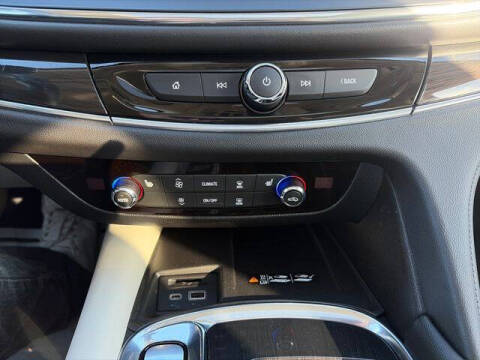 2022 Buick Enclave Essence