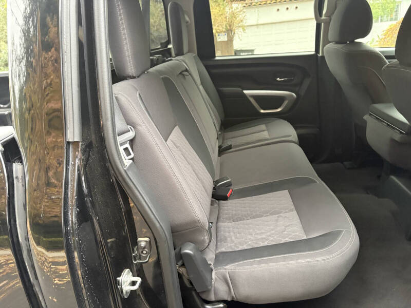 2022 Nissan Titan SV