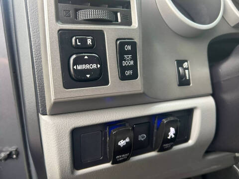 2015 Toyota Sequoia SR5