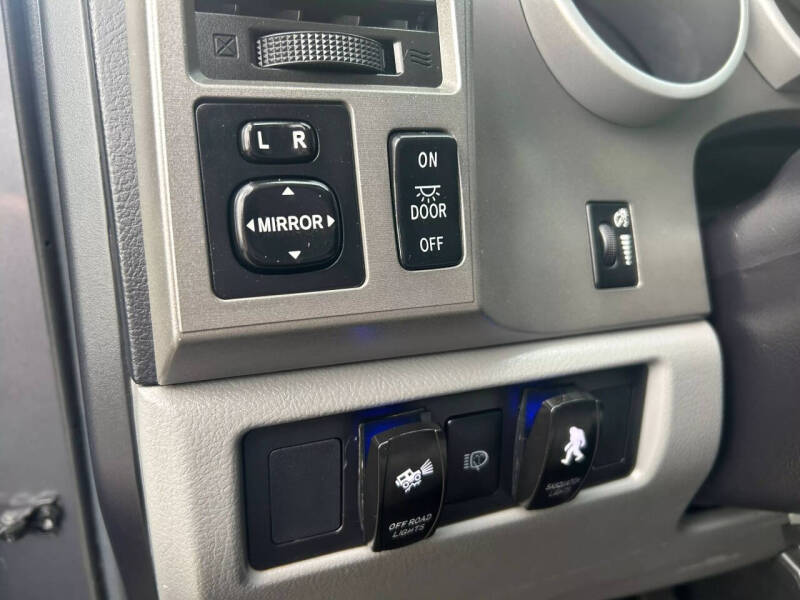 2015 Toyota Sequoia SR5