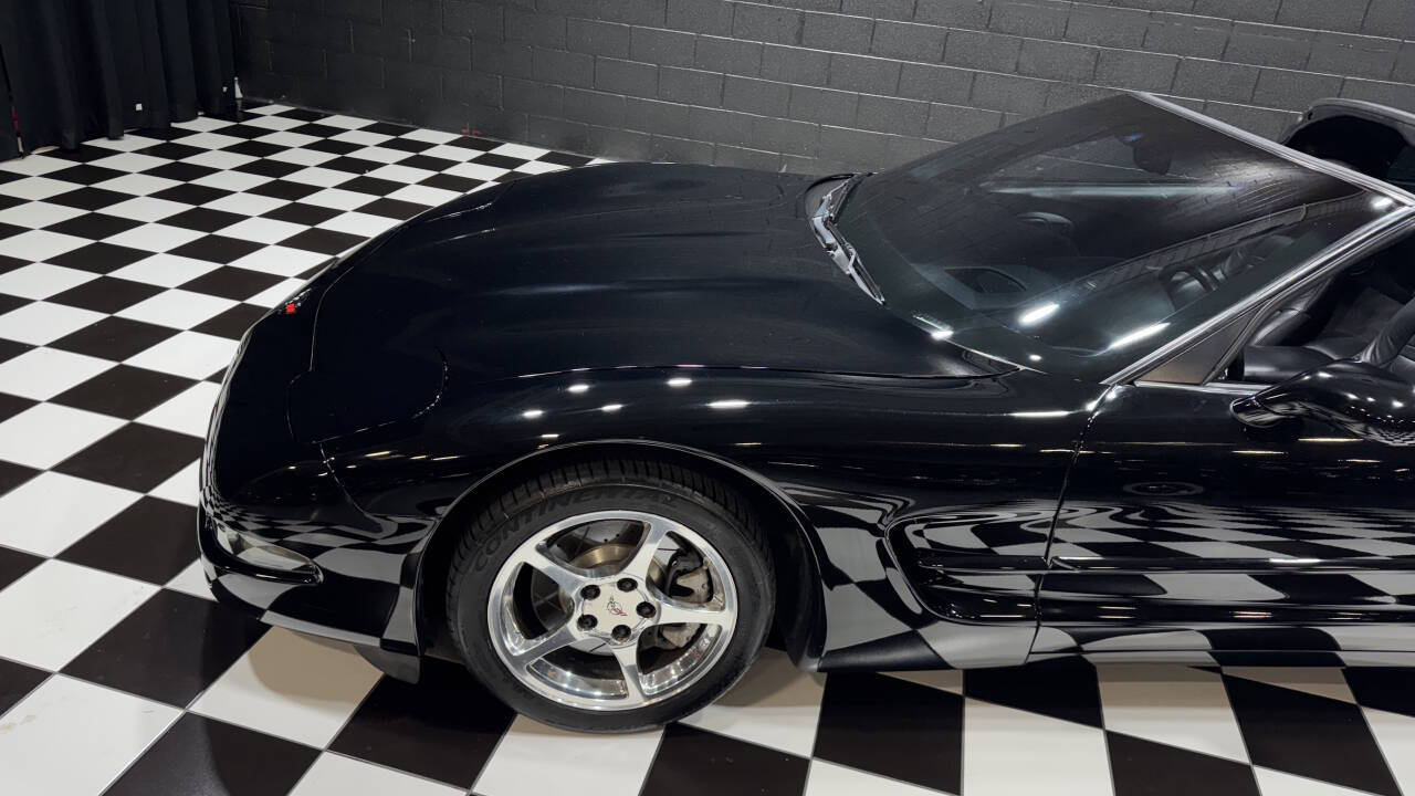2004 Chevrolet Corvette 21