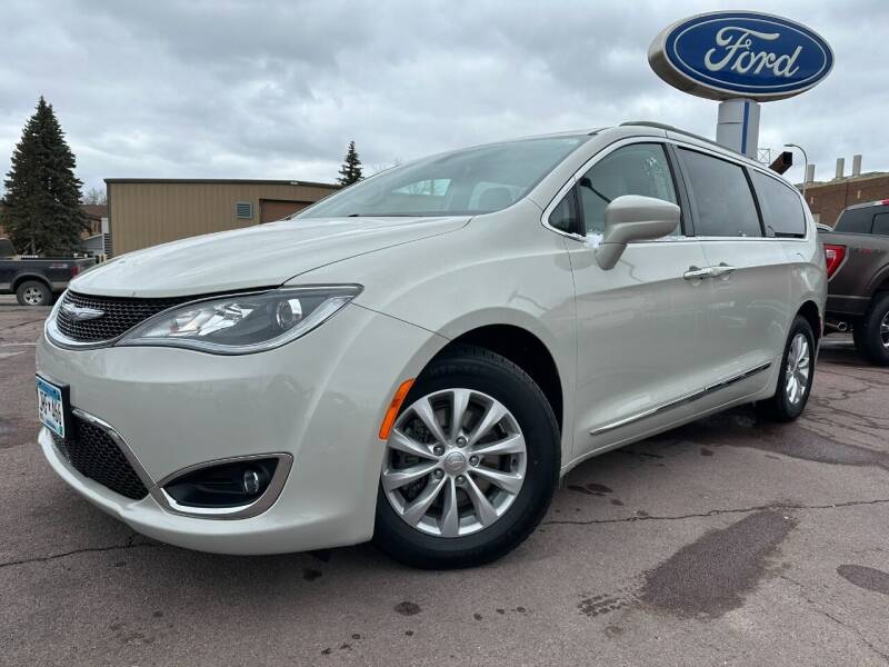 Used 2017 Chrysler Pacifica Touring-L with VIN 2C4RC1BG7HR688966 for sale in Windom, Minnesota