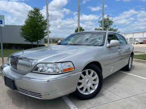 2009 Lincoln Town Car for sale at TWIN CITY MOTORS in Houston TX