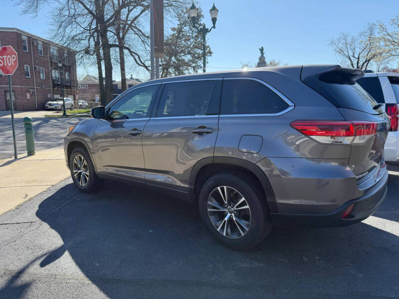 2017 Toyota Highlander LE