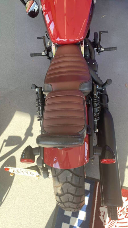 2018 Indian Scout Bobber (Black)