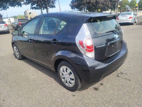 2014 Toyota Prius c Three