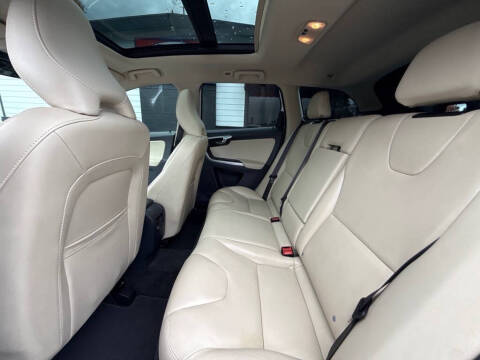 2016 Volvo XC60 T6 Drive-E