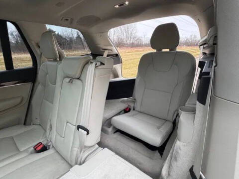 2016 Volvo XC90 T6 Momentum