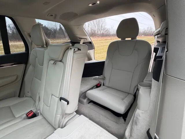 2016 Volvo XC90 T6 Momentum