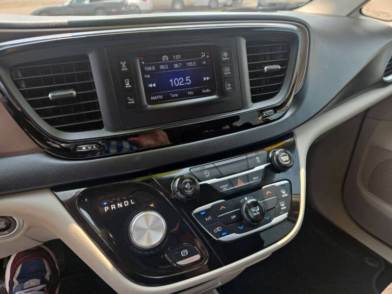 2017 Chrysler Pacifica LX
