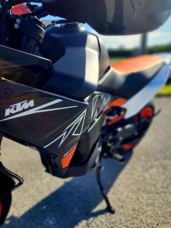 2024 KTM 890 SMT