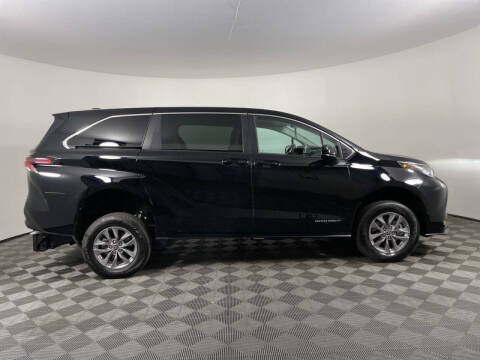 2023 Toyota Sienna LE 8-Passenger