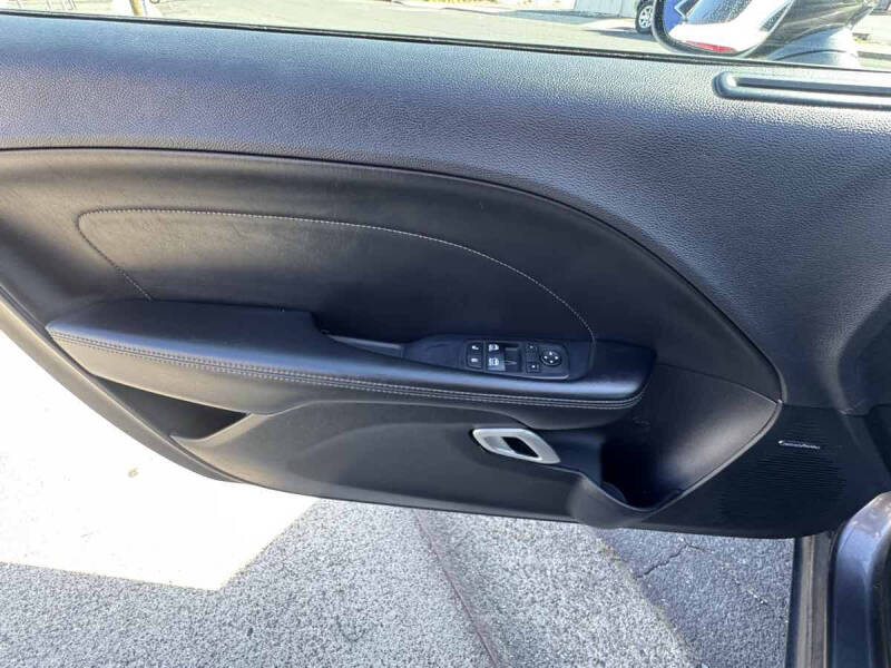 2017 Dodge Challenger R/T Plus Shaker
