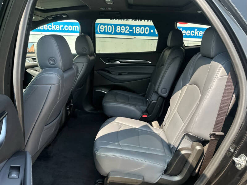 2022 Buick Enclave Essence