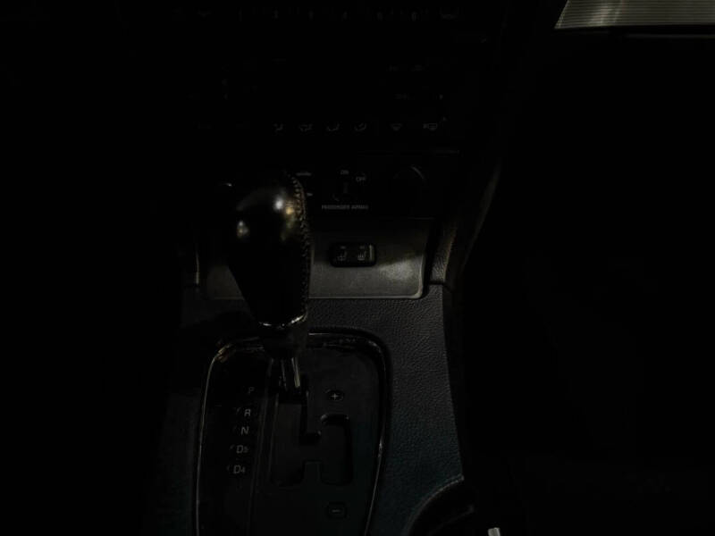 2004 Ford Thunderbird Deluxe