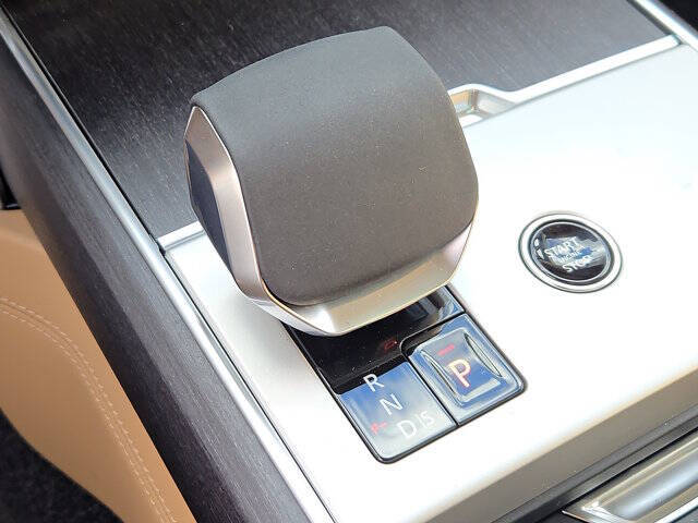 2025 Land Rover Range Rover P400 SE LWB