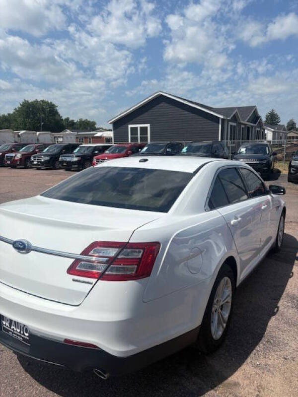 2016 Ford Taurus SE