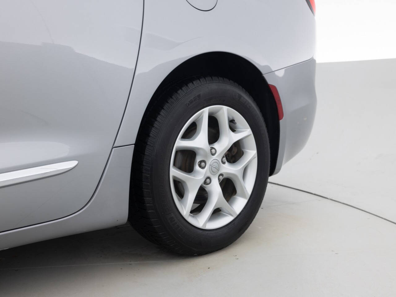 Used Car 2017 Chrysler Pacifica  Touring L Plus 4dr Mini Van For Sale Under $12,000 In Coal City, Illinois