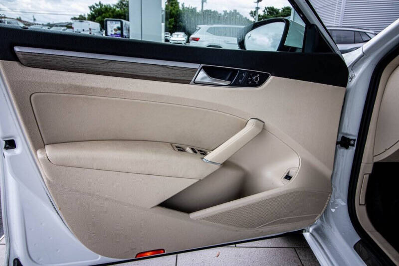 2017 Volkswagen Passat 1.8T SEL Premium