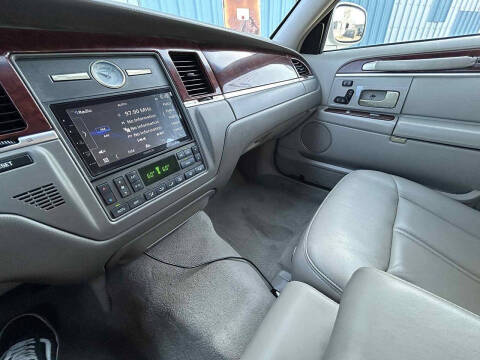 2004 Lincoln Town Car Ultimate L