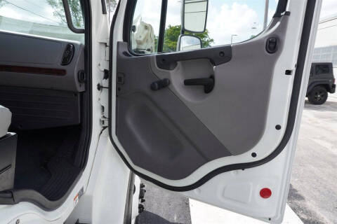 2018 Freightliner M2 106