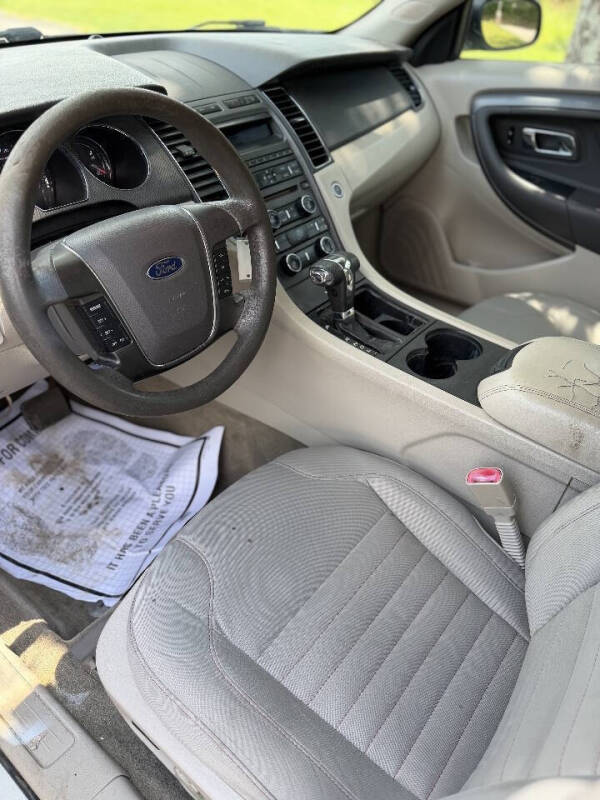 2011 Ford Taurus SE