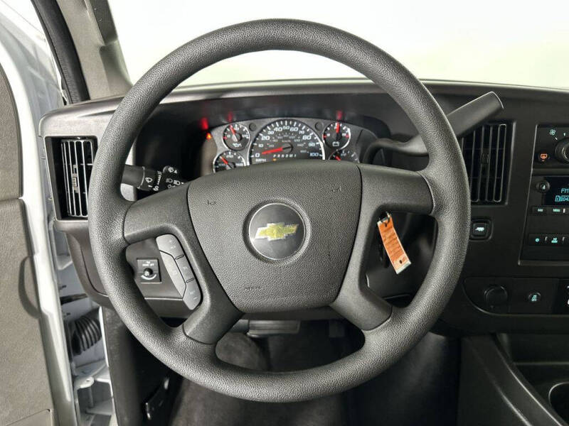 2025 Chevrolet Express LS 3500
